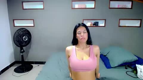 Snapshot of nila_kaia chatting on January 23, 2025, 11:58 pm nila online show from January 23, 2025, 11:58 pm