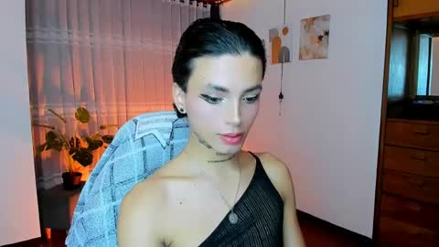 Nilam online show from June 3, 2026, 11:32 pm