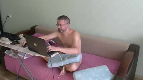 nilko80 online show from June 4, 2026, 1:55 am