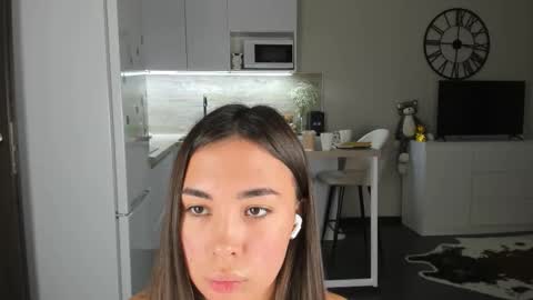 Snapshot of nilliluv chatting on October 28, 2025, 7:16 pm Bella online show from October 28, 2025, 7:16 pm