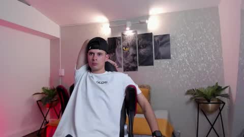 Nils online show from September 21, 2025, 4:25 am