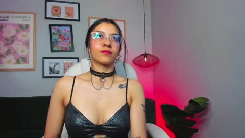 Snapshot of nina__dixon chatting on February 15, 2025, 10:10 pm Nina online show from February 15, 2025, 10:10 pm