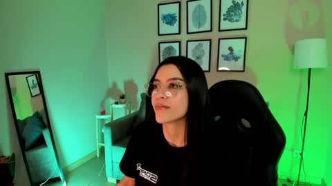 Nina online show from September 18, 2025, 10:12 pm