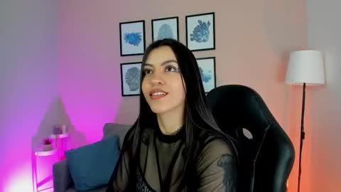 Snapshot of nina__dixon chatting on November 28, 2025, 9:28 pm Nina online show from November 28, 2025, 9:28 pm