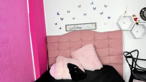 Snapshot of nina_cute06 chatting on January 18, 2025, 6:03 am Nina online show from January 18, 2025, 6:03 am