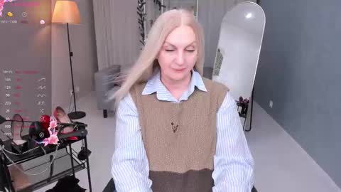 Nina online show from December 14, 2025, 11:04 am