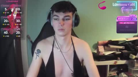 Snapshot of nina_femboy chatting on December 16, 2024, 8:58 pm icynina online show from December 16, 2024, 8:58 pm