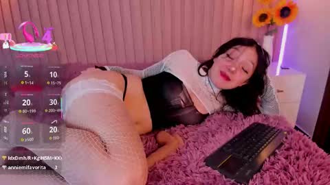 nina_ford_ online show from December 5, 2025, 3:59 am