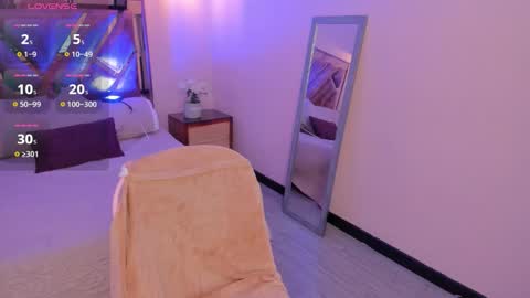 Nina myers online show from December 5, 2025, 2:53 am