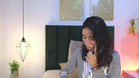 Nina online show from September 29, 2025, 2:44 pm