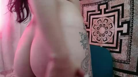 Snapshot of ninakravtz chatting on December 17, 2024, 5:58 pm N I N A online show from December 17, 2024, 5:58 pm