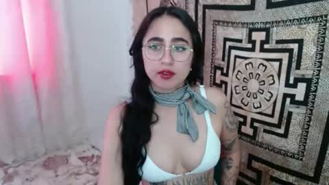 Snapshot of ninakravtz chatting on December 21, 2024, 2:04 pm N I N A online show from December 21, 2024, 2:04 pm