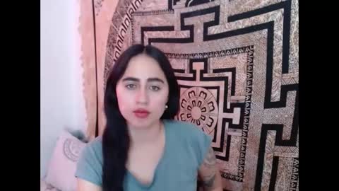 Snapshot of ninakravtz chatting on January 2, 2025, 2:24 pm N I N A online show from January 2, 2025, 2:24 pm