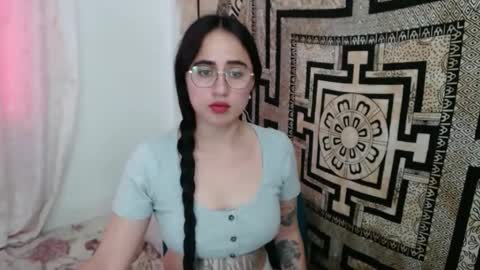 Snapshot of ninakravtz chatting on January 2, 2025, 8:35 pm N I N A online show from January 2, 2025, 8:35 pm