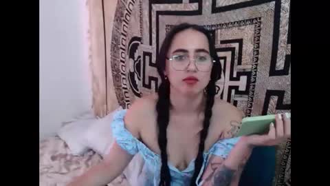 Snapshot of ninakravtz chatting on January 11, 2025, 6:44 pm N I N A online show from January 11, 2025, 6:44 pm