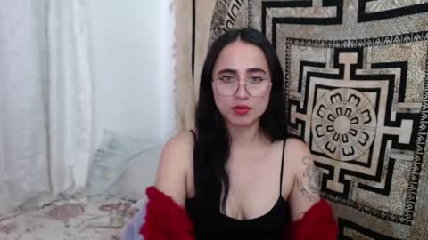 Snapshot of ninakravtz chatting on January 24, 2025, 4:49 pm N I N A online show from January 24, 2025, 4:49 pm