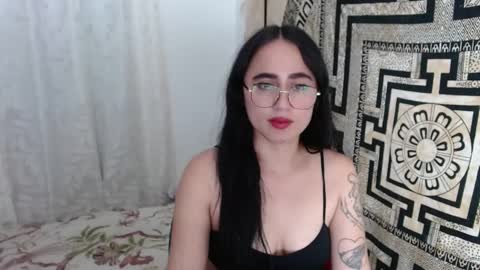 Snapshot of ninakravtz chatting on February 7, 2025, 11:24 pm N I N A online show from February 7, 2025, 11:24 pm