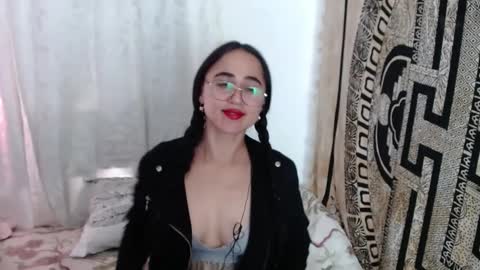 Snapshot of ninakravtz chatting on March 1, 2025, 5:16 pm N I N A online show from March 1, 2025, 5:16 pm