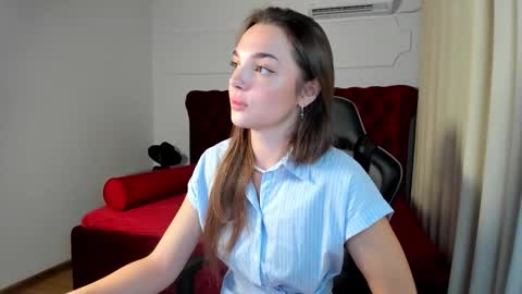 NinaLior online show from October 22, 2025, 5:52 am