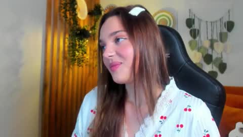 NinaLior online show from October 25, 2025, 5:15 am