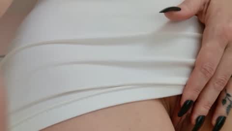 NinaOneil online show from February 26, 2025, 11:15 pm