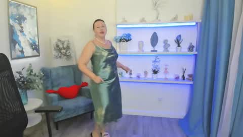 ninastarle online show from April 15, 2026, 5:36 am