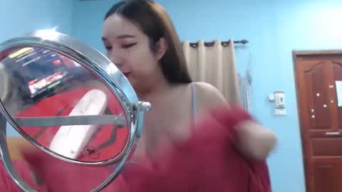 Snapshot of ninewladyboy chatting on October 8, 2025, 1:25 am ninew online show from October 8, 2025, 1:25 am