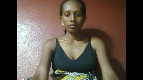 Snapshot of ninie246746 chatting on January 16, 2025, 5:00 am ninie246746 online show from January 16, 2025, 5:00 am