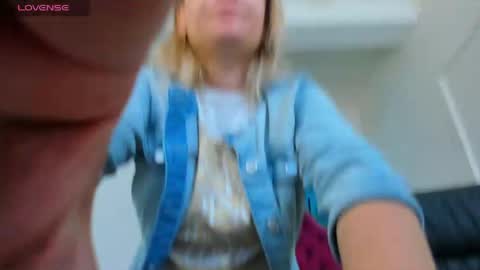 nina dee online show from May 25, 2026, 5:02 am