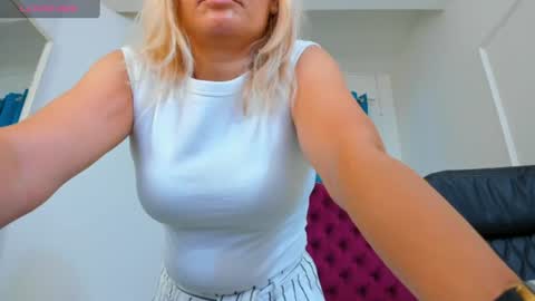 nina dee online show from July 1, 2026, 4:14 am
