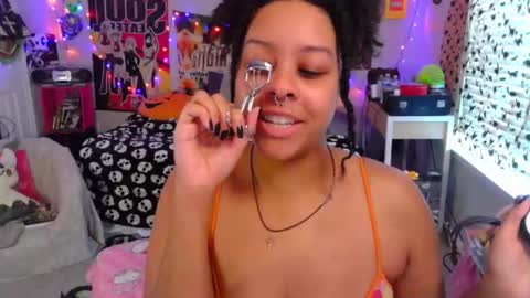 kiwi online show from September 26, 2025, 12:42 pm