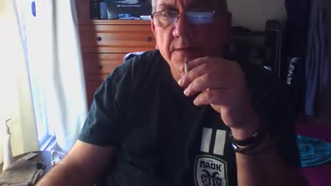 Snapshot of nionios67 chatting on October 21, 2025, 2:40 pm Dennis online show from October 21, 2025, 2:40 pm