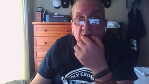 Snapshot of nionios67 chatting on November 25, 2025, 3:34 pm Dennis online show from November 25, 2025, 3:34 pm