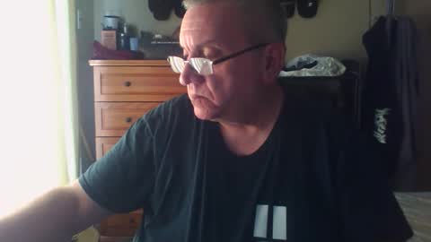 Snapshot of nionios67 chatting on November 29, 2025, 3:04 pm Dennis online show from November 29, 2025, 3:04 pm