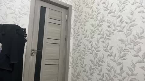 Snapshot of niravoid chatting on October 27, 2025, 8:24 pm niravoid online show from October 27, 2025, 8:24 pm