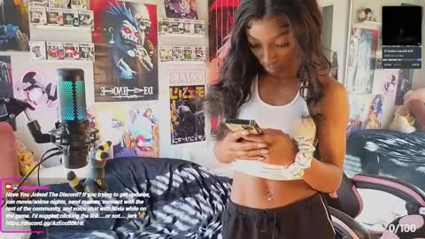 Snapshot of niviawolfe chatting on December 4, 2024, 5:11 pm NIVIA WOLFE online show from December 4, 2024, 5:11 pm