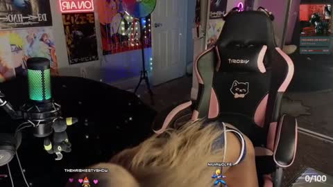 Snapshot of niviawolfe chatting on December 9, 2024, 12:19 pm NIVIA WOLFE online show from December 9, 2024, 12:19 pm