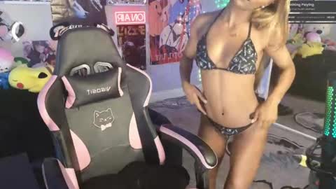 Snapshot of niviawolfe chatting on March 4, 2025, 12:39 am NIVIA WOLFE online show from March 4, 2025, 12:39 am