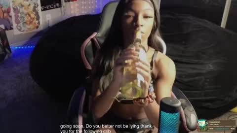 NIVIA WOLFE online show from December 3, 2025, 2:52 am