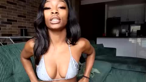 Snapshot of niviawolfe chatting on March 29, 2026, 12:43 am NIVIA WOLFE online show from March 29, 2026, 12:43 am