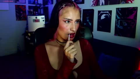 Nixxie  online show from May 14, 2026, 3:13 am