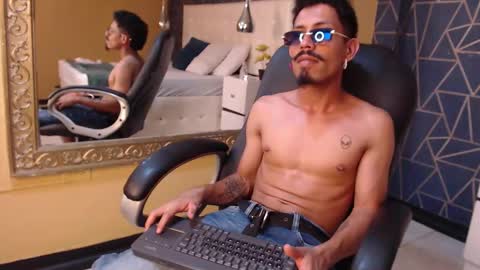 Snapshot of noaahtylor chatting on February 9, 2026, 9:19 pm Noah online show from February 9, 2026, 9:19 pm