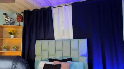 Snapshot of noah25_ chatting on October 31, 2025, 3:18 am Noah online show from October 31, 2025, 3:18 am