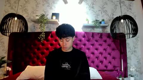 noah_dupont_ online show from February 5, 2026, 11:48 am