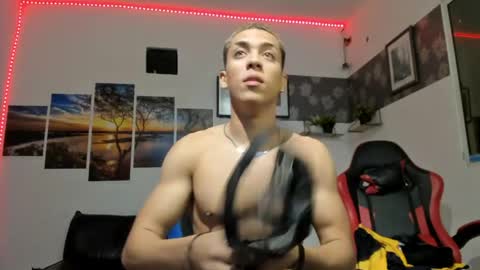 noah_flynn1 online show from March 16, 2026, 9:02 am