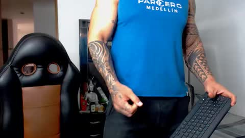 Noah Harris01 online show from October 23, 2025, 11:53 am