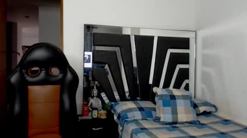 Noah Harris01 online show from January 14, 2026, 12:33 pm