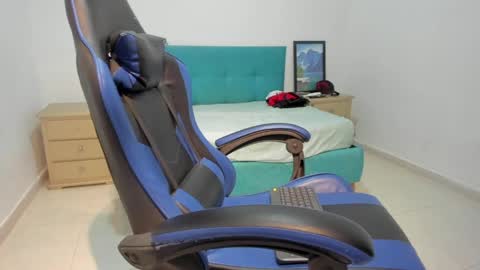 noah_jones41 online show from April 7, 2026, 9:59 pm