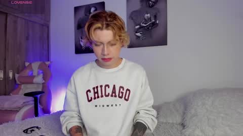 Snapshot of noah_lambert chatting on February 7, 2025, 10:40 am Noah online show from February 7, 2025, 10:40 am