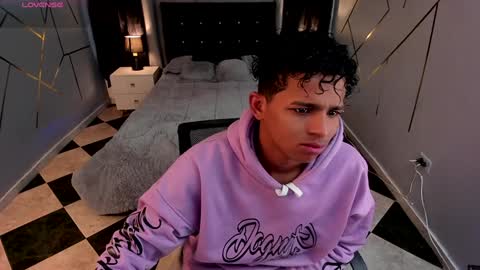 noah_smith04 online show from January 24, 2025, 12:41 pm